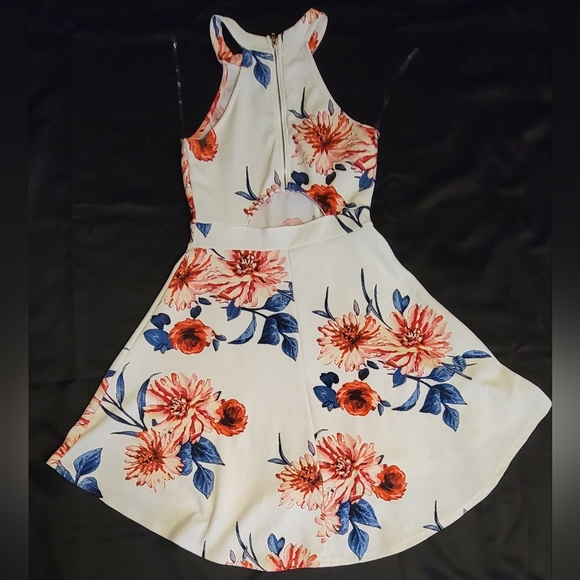 ALMOST FAMOUS Womens Ivory Floral Knee Length Fit + Flare Dress  Size: Small - Picture 8 of 10